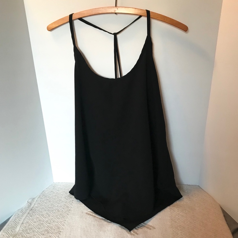 3/$18🤑 No Boundaries tank w/ cross straps in back